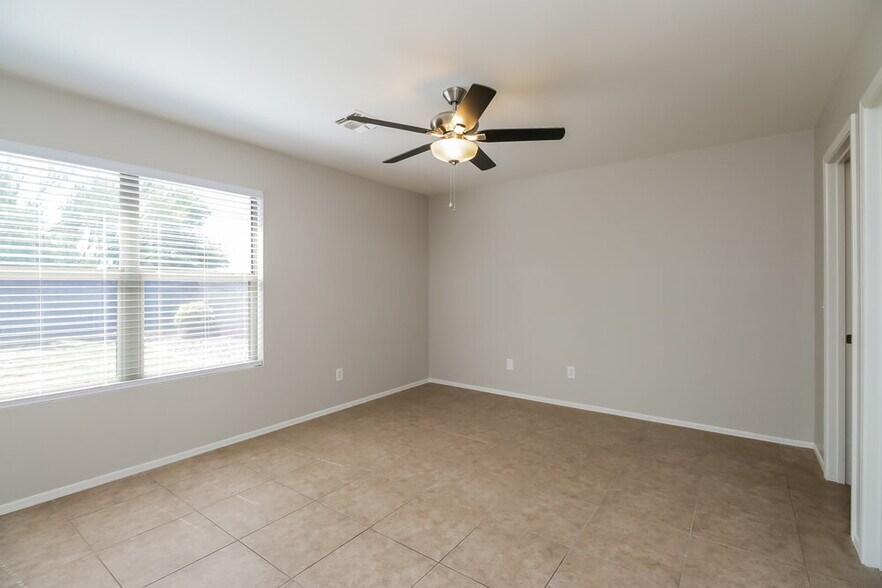 Building Photo - 2313 W 23rd Ave