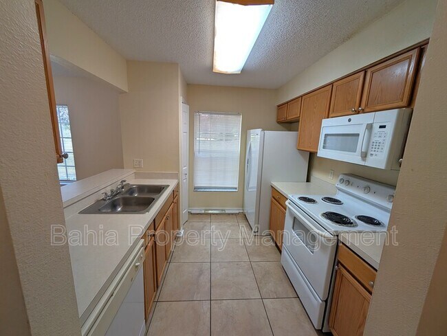 Building Photo - 4053 Dolphin Dr