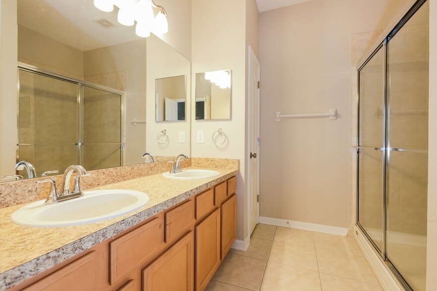 Building Photo - 15516 Long Cypress Dr