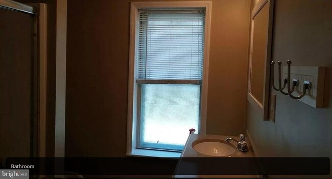 Building Photo - 21 W 2nd Ave