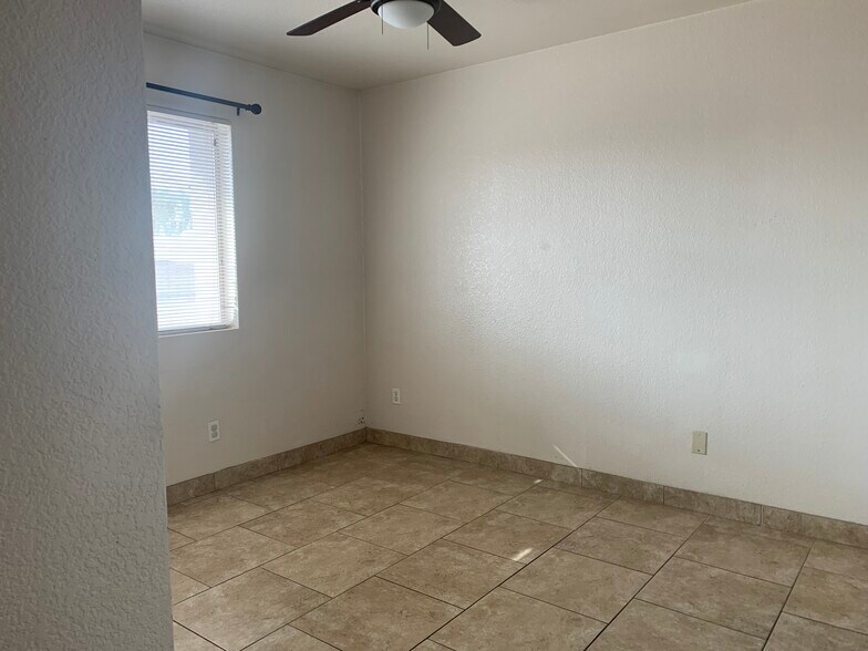 Building Photo - 444 W Ivyglen St