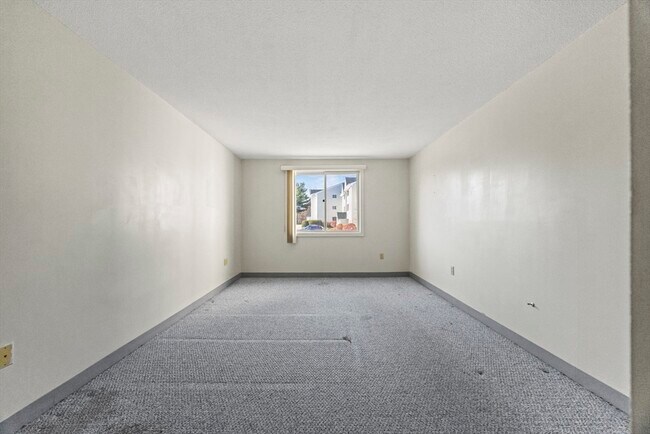 Building Photo - 15 Bower Rd