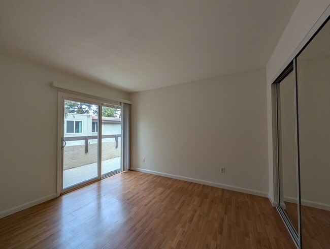 Building Photo - 3 bed / 2 bah Condo. Hardwood floor, forced heat, lots of HOA amenities