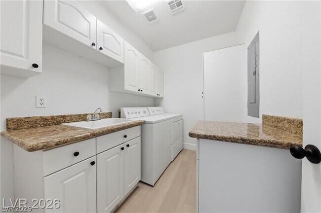 Building Photo - 5424 Castle Vista Ct