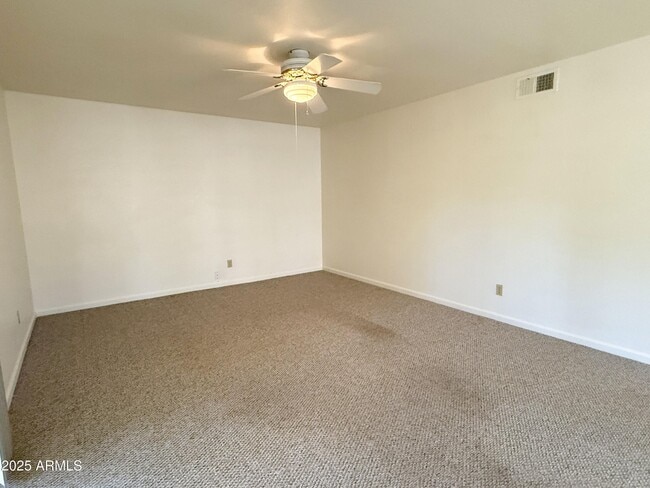Building Photo - 867 N Arroya Rd