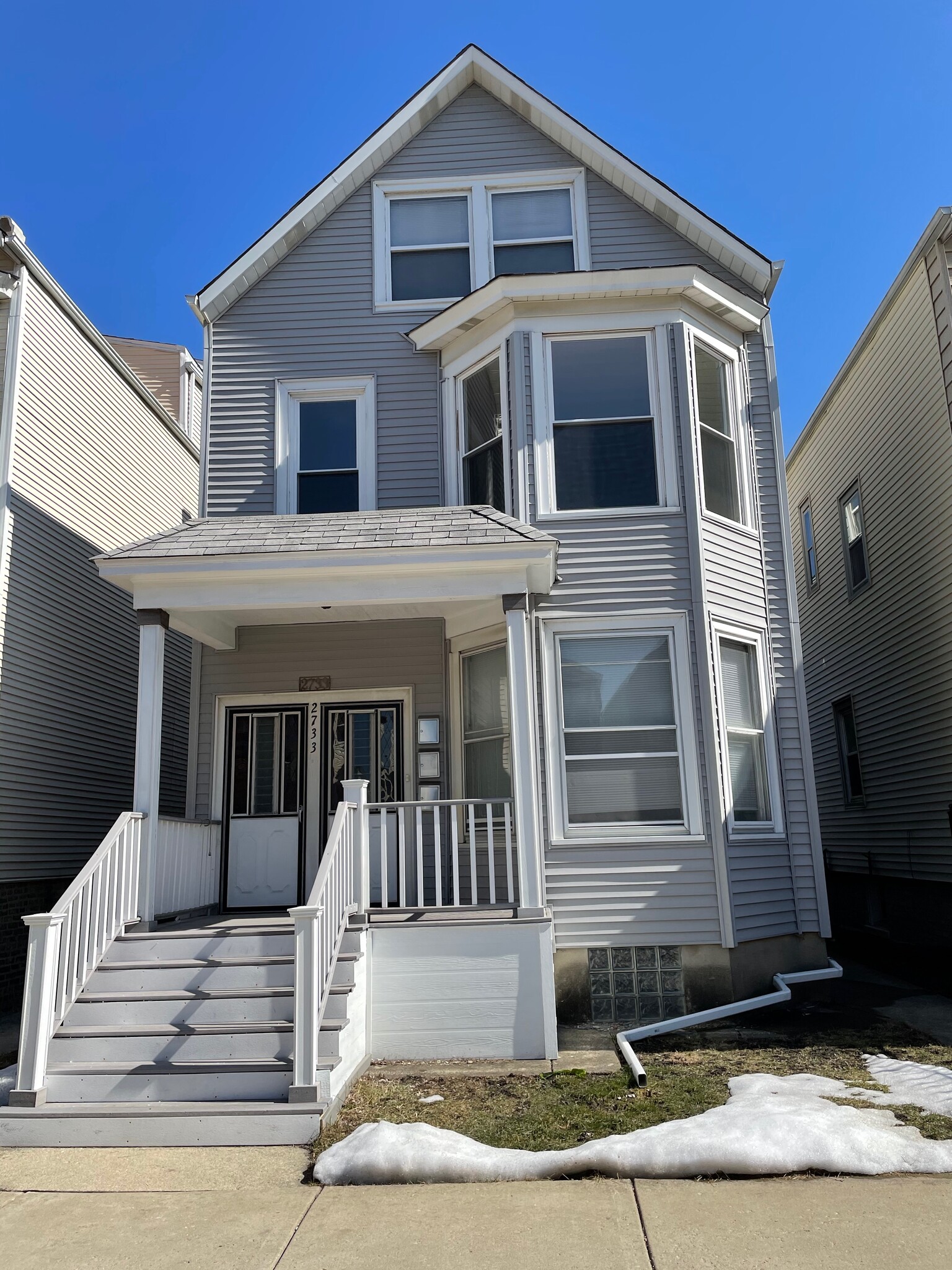 Building Photo - 2733 N Ridgeway Ave