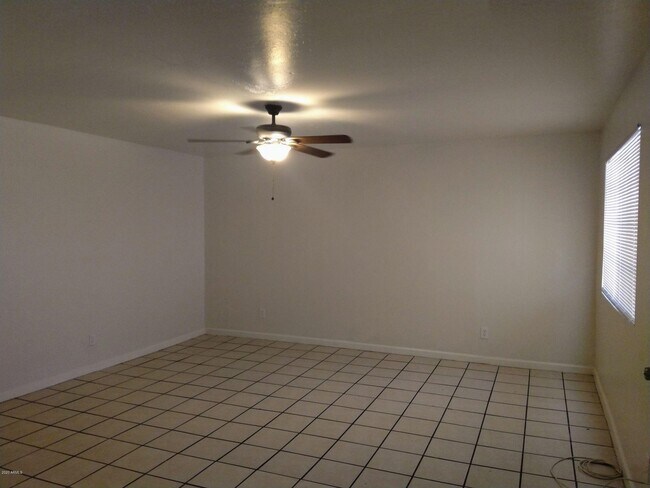 Building Photo - 2133 W Adams St