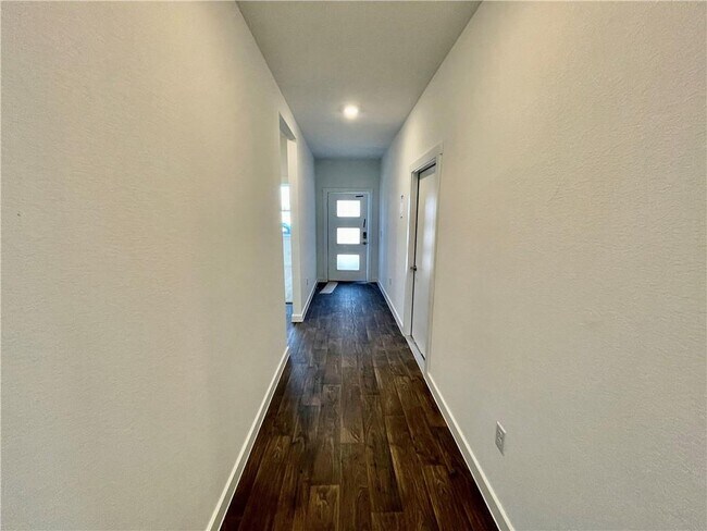 Building Photo - 3025 Egan Dr