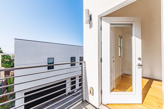 Building Photo - 705 Benton Wy