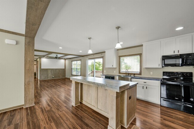 Building Photo - 1566 County Rd 610