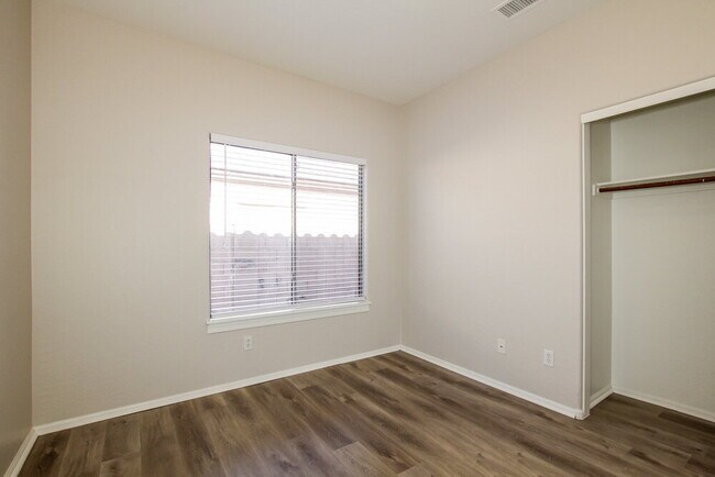 Building Photo - 17356 W Navajo St