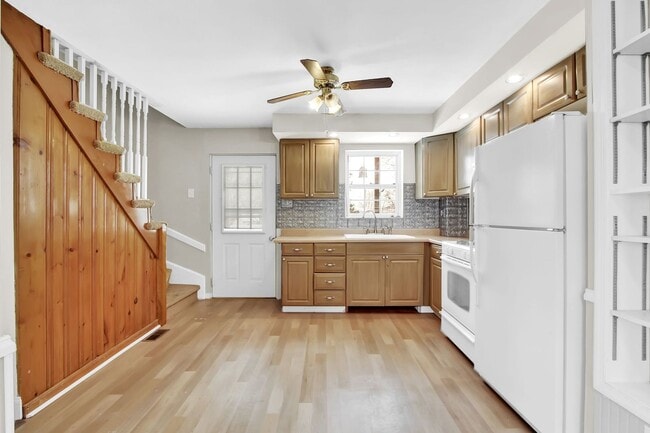 Building Photo - Bright 4 Bedroom, 2.5 Bath Home in Northeastern Schools!