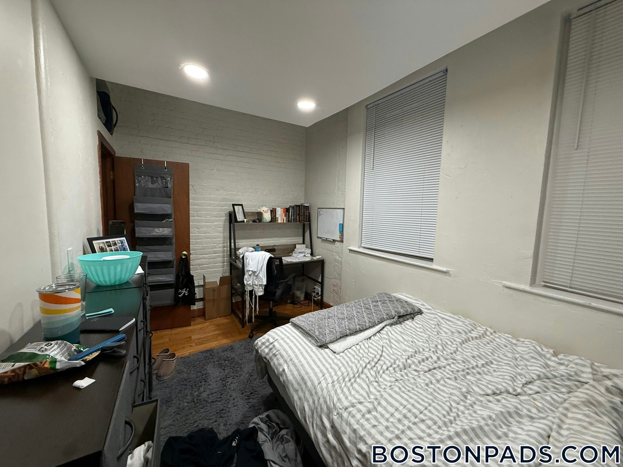 Building Photo - 204 Hemenway St