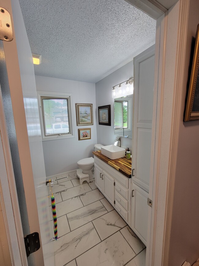 Building Photo - 512 Spruce Dr