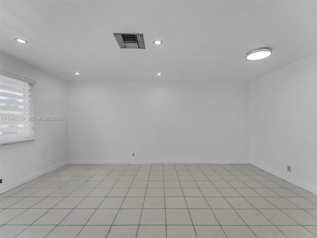 Building Photo - 1811 SW 97th Terrace