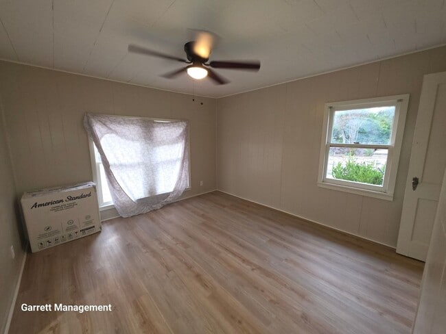 Building Photo - 3/2 Remodeled Home in Lampasas