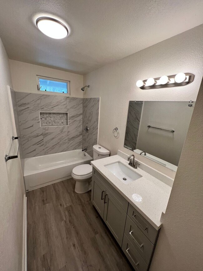 Building Photo - Charming 3 bedroom home in Manoa for $4,300.00/mo