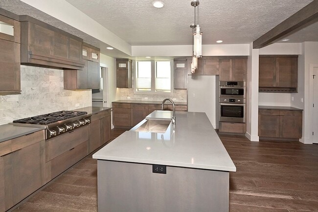 Building Photo - One of a Kind-3 Bedroom and 3 Bathroom Luxury Townhouse in Harris Ranch.