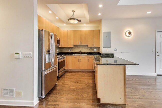 Building Photo - 816 W Hubbard St