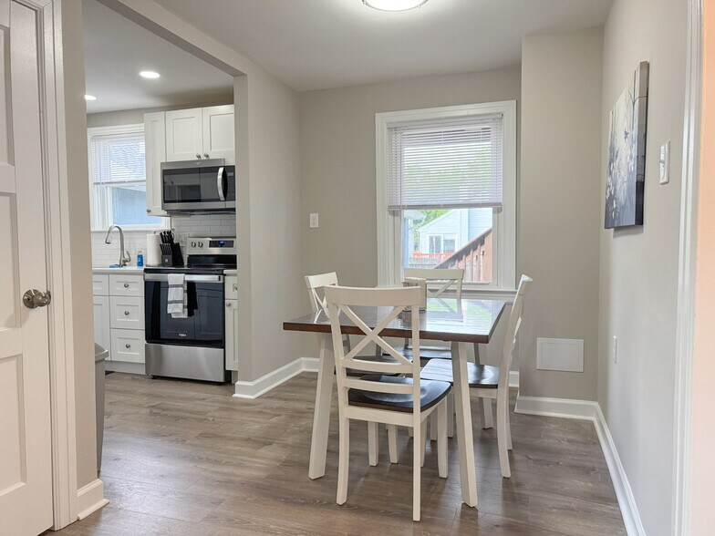 Dining Room - 309 W Holly Oak Rd