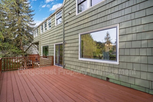 Building Photo - 140 NW MacLeay Blvd
