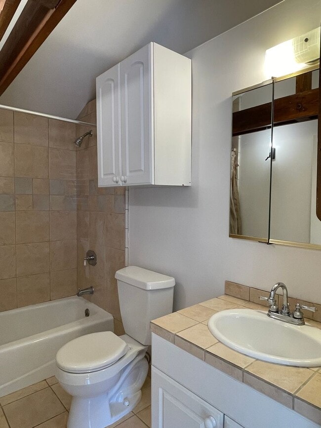 Building Photo - Spacious hilltop home, cul de sac location, fabulous views, Excellent Palo Alto Schools!