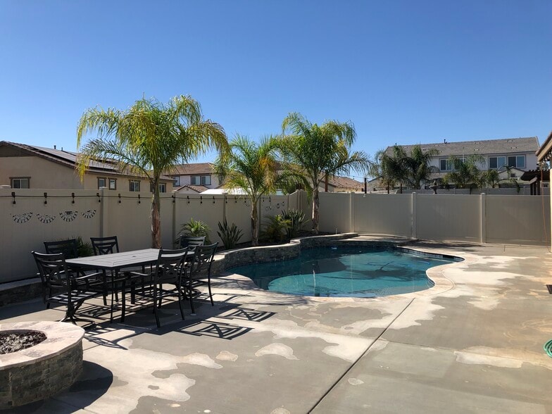 Building Photo - 30426 Cowboy Ln