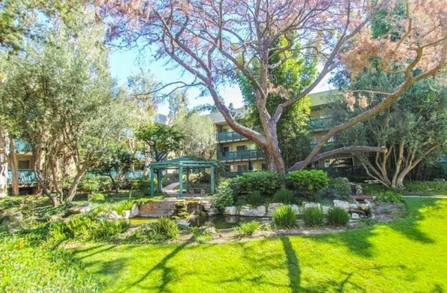 Building Photo - 1BD/ 1BA CONDO WITH 2 PARKING SPACES