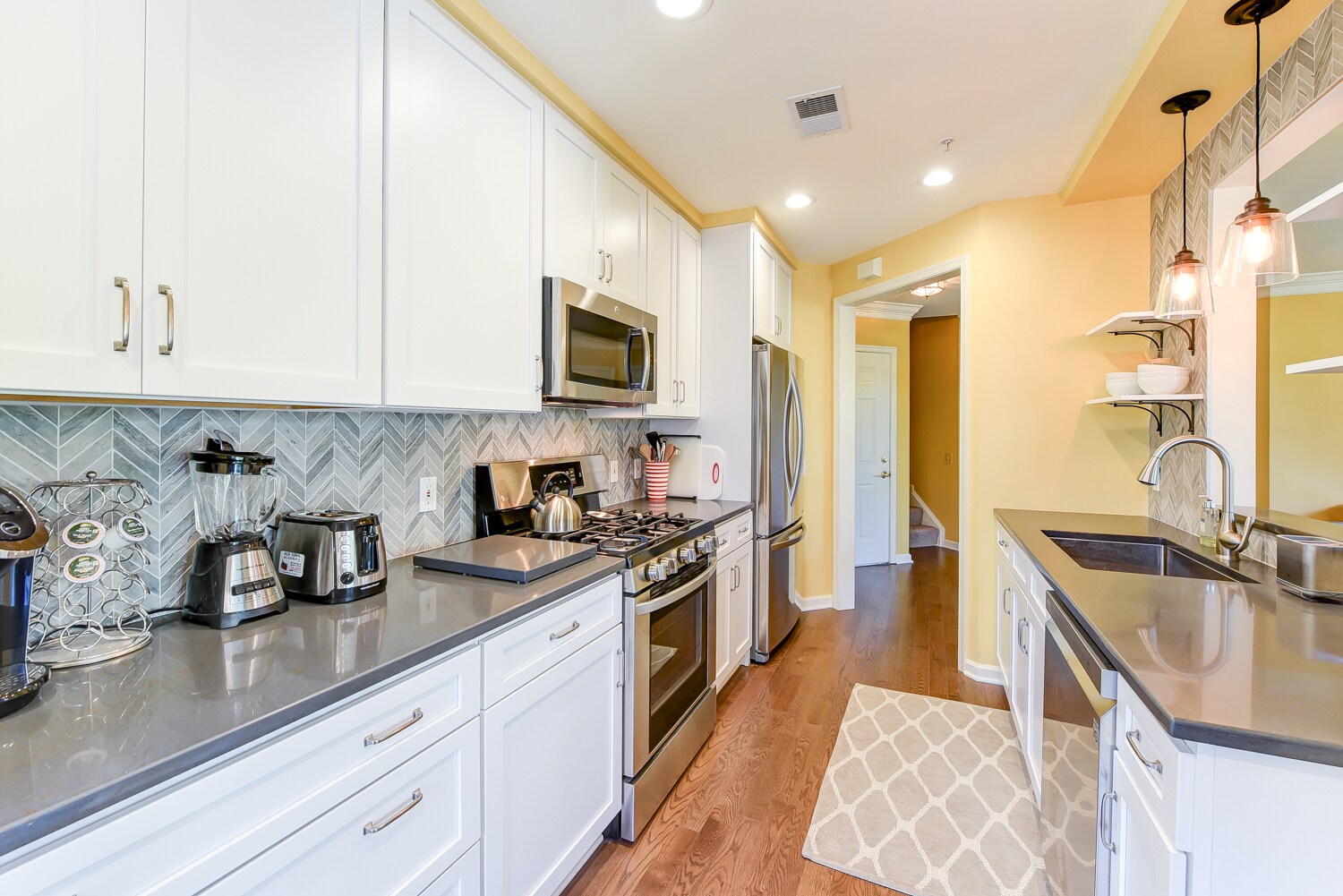 Newly remodeled kitchen. - 1405 Roundhouse Lane