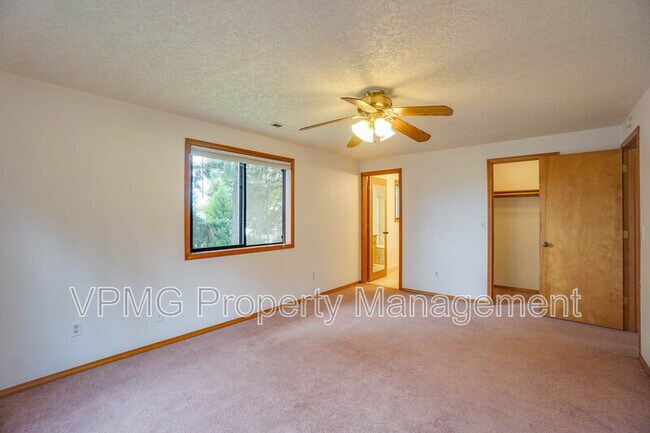 Building Photo - 4017 NE 157th Ave