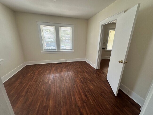 Building Photo - Charming Downtown Gem with Walkable Location Near Soda Pop District - Pet Friendly!