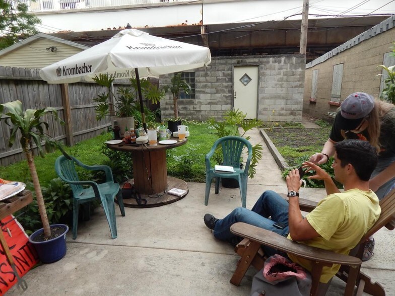 LARGE PATIO, yd, and garden - 2320 W Eastwood Ave