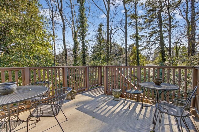 Building Photo - 613 Pelham Rd NE