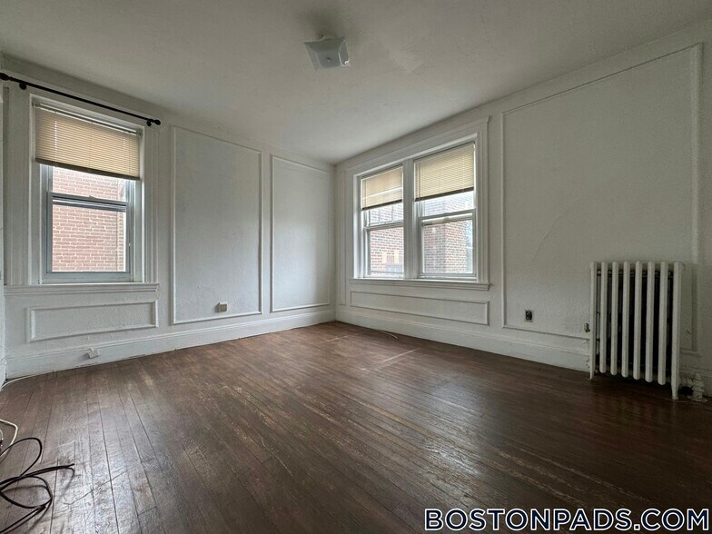 Building Photo - 9 James St