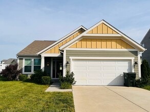Building Photo - Contemporary Comfort Meets Convenience in Mt. Washington