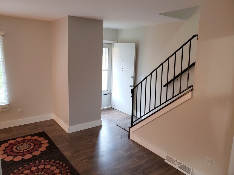 Building Photo - 5825 Balsam Rd