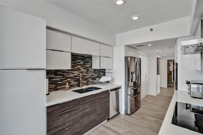 Building Photo - 20281 E Country Club Dr