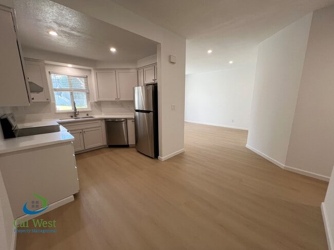 Building Photo - $2,995 - Updated 2 Bed/2 Bath Condo in a Gated Community of the Fairgrounds Neighborhood!