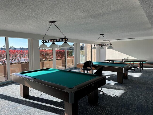 Building Photo - 1 Key Capri