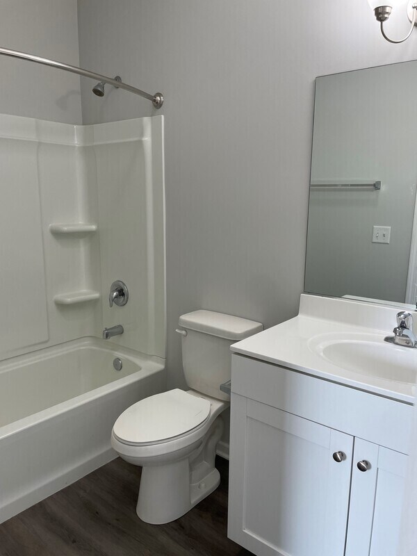 Building Photo - 853 E Main St Unit 3F