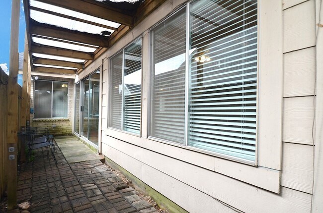 Building Photo - 12722 Ashford Brook Dr
