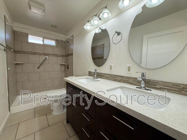 Building Photo - 221 N Lincoln Ave