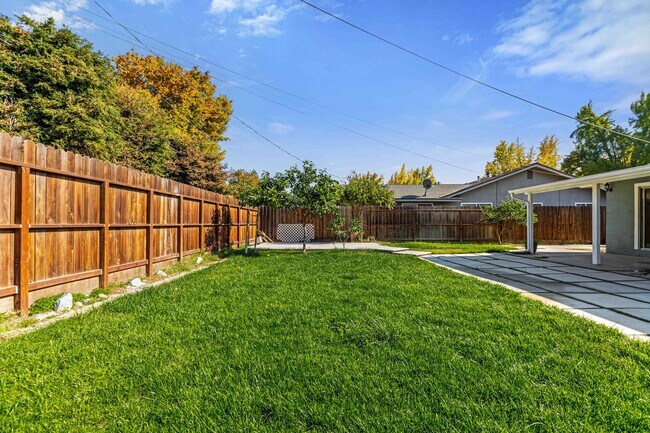 Building Photo - 2825 Westchester Ln