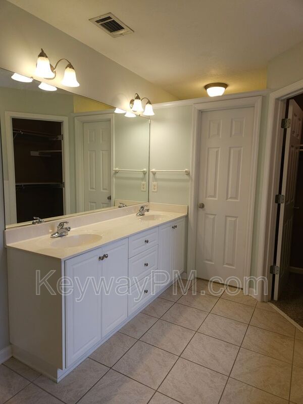 Building Photo - 641 Ventana Dr