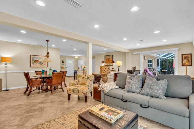 Building Photo - 2852 Gulf Gate Dr