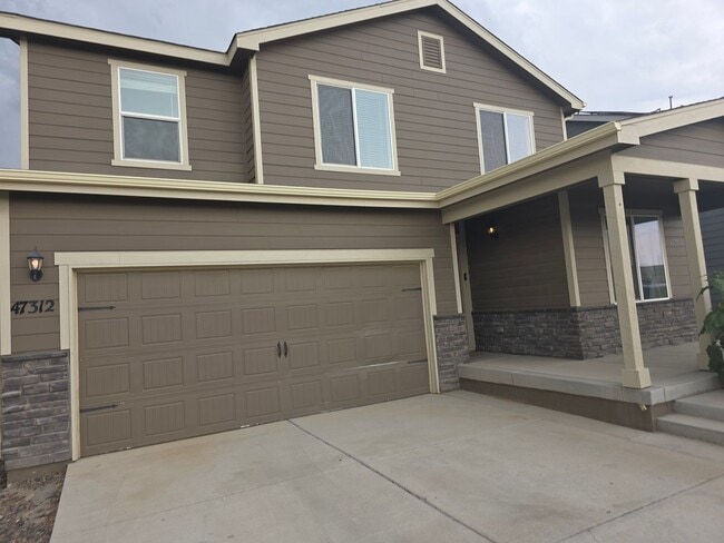 Building Photo - MASSIVE 5 Bedroom Home In Bennett!