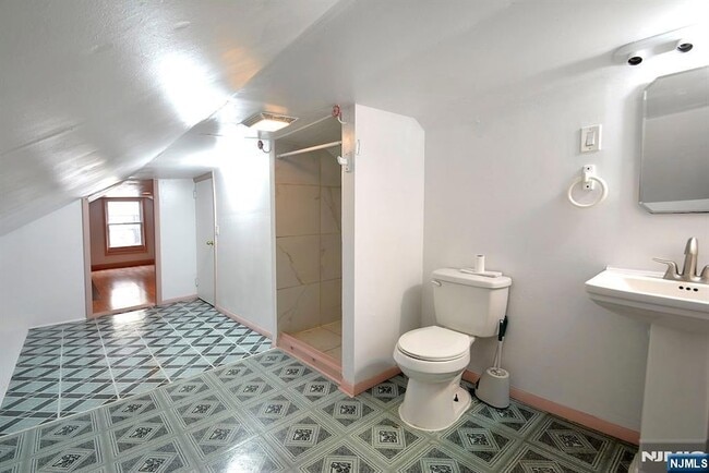 Building Photo - 318 Harrington Ave