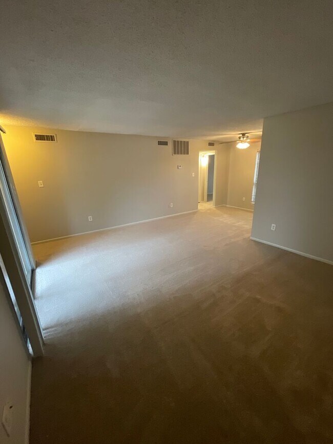 Building Photo - 6706-2 Majestic Oaks Place