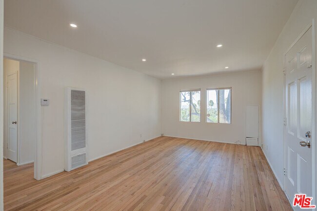 Building Photo - 2710 Bellevue Ave