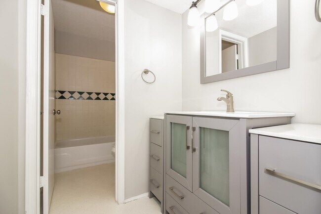 Building Photo - 3858 Cherry Hill Ln